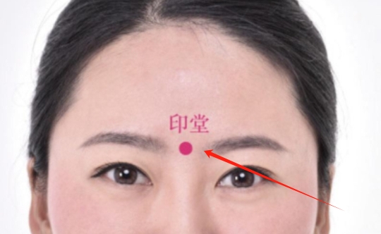 女生脑门大旺夫(女孩脑门大有福气)